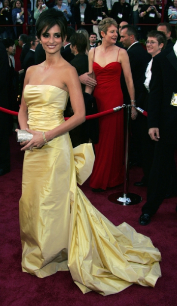 Пенелопа Крус в платье Oscar de la Renta, 2005 год