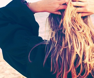 5 советов, как вернуть волосам красоту после пляжа